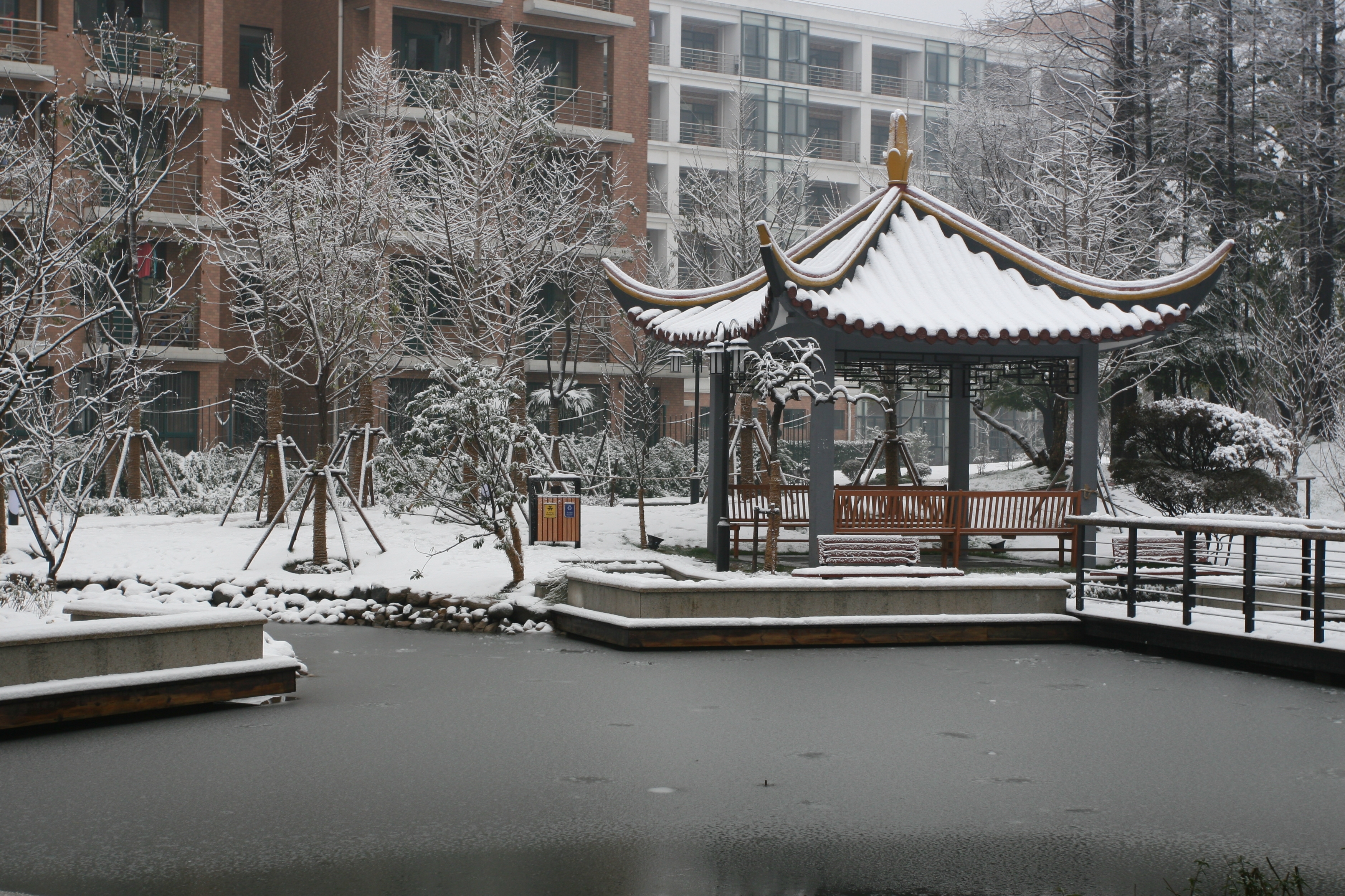 雪景校園